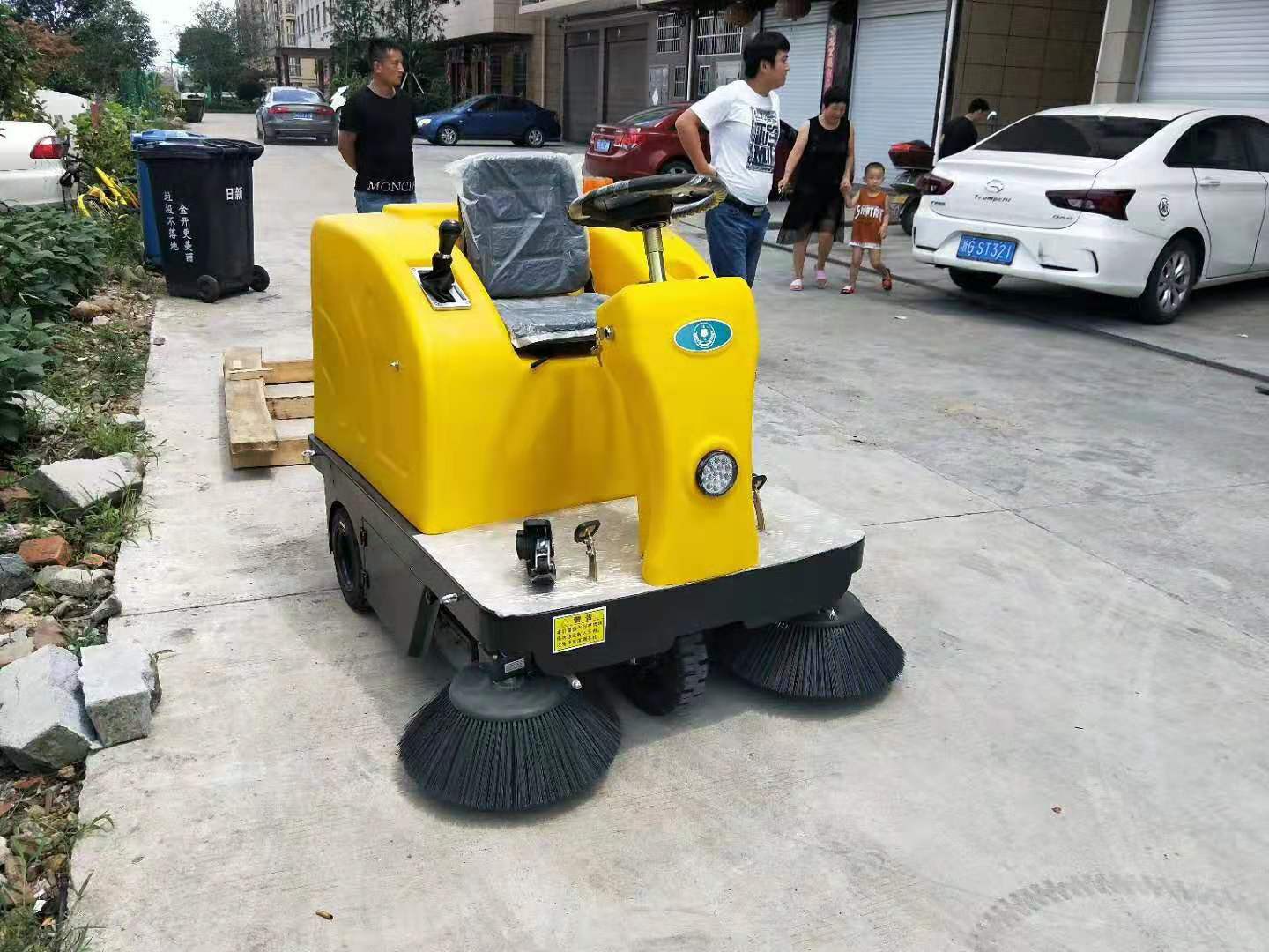 洁士M4驾驶式豆奶成人短视频，洁士M4电动驾驶式豆奶成人短视频，洁士M4驾驶式扫地车，洁士M4电动驾驶式扫地车